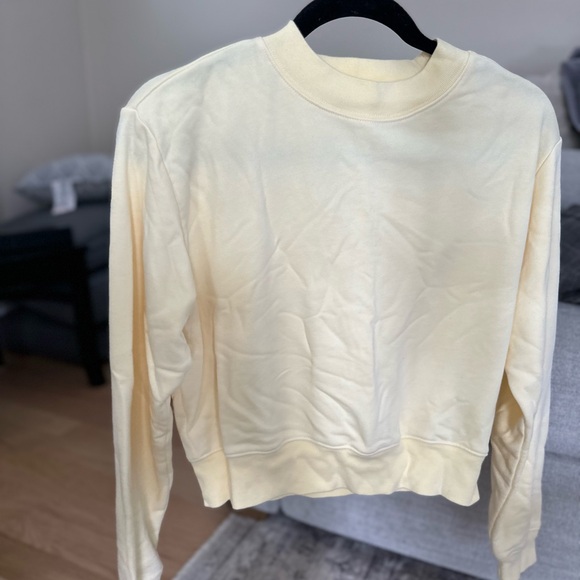 Aritzia Tops - Aritzia Cream Sweatshirt